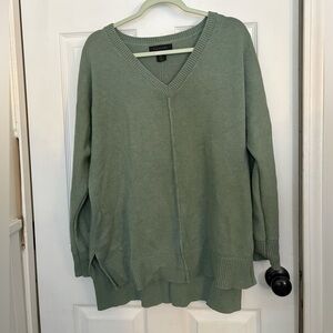 Tahari Women's Sage V-Neck Sweater